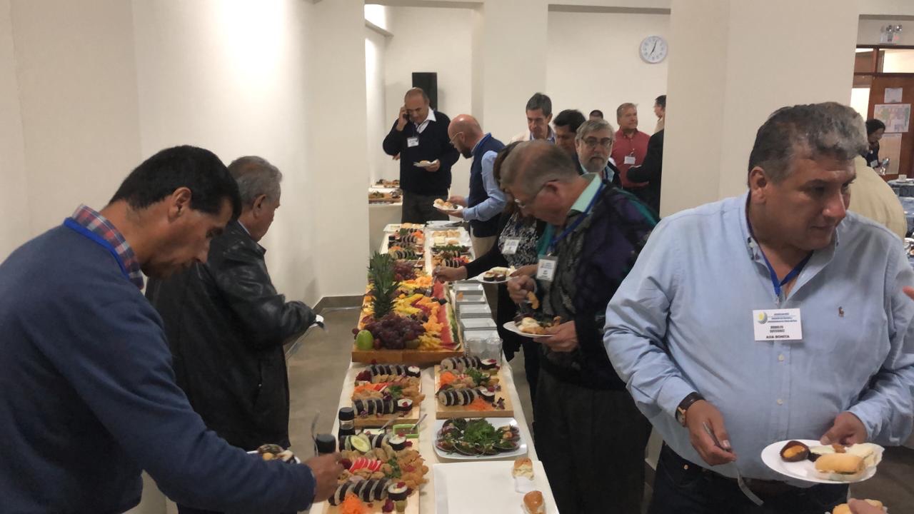 Participantes durante el cierre de confraternidad del I Encuentro