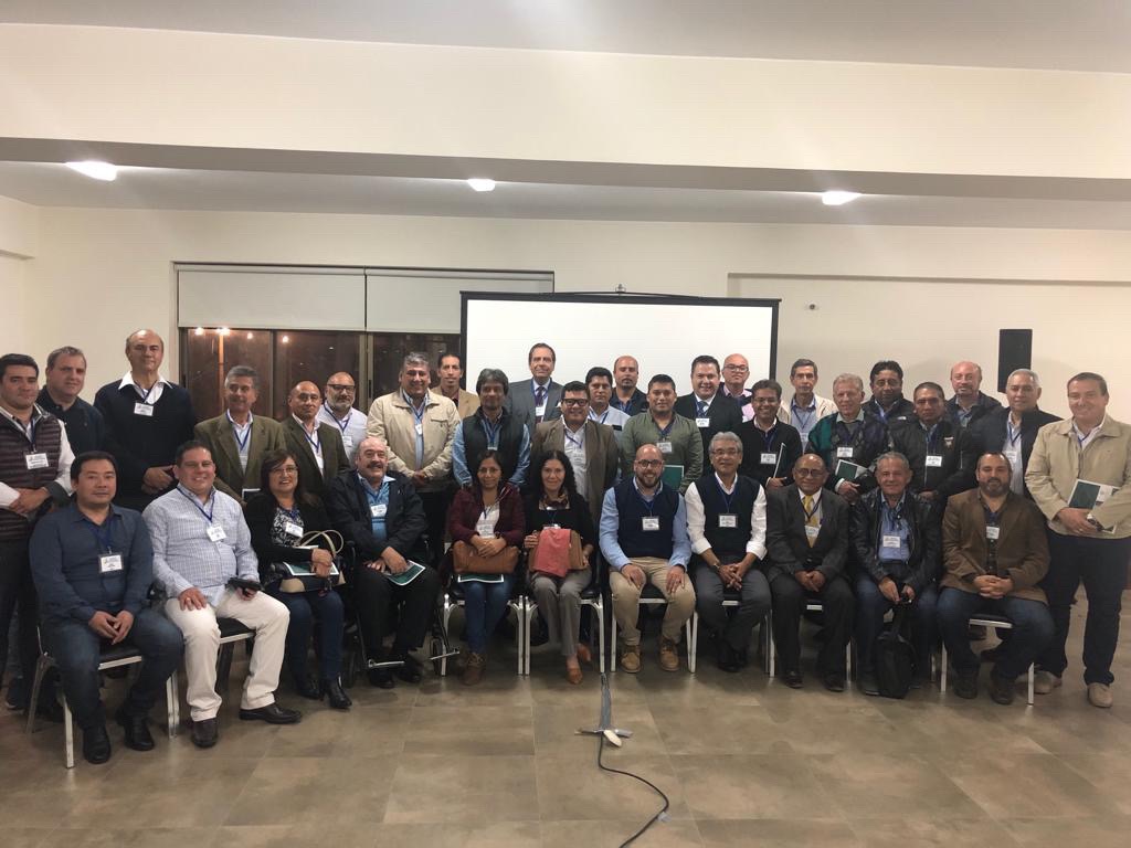 Foto grupal completa del I Encuentro ASOGECLUB PERÚ